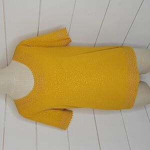 NWOT CHANCES R medium gold short sleeve shirt